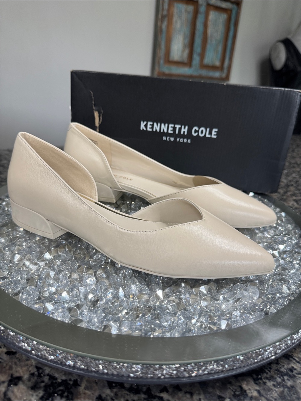 Kenneth Cole Women’s leather Beige Pointed-Toe Low Block Heel Flats NEW 7